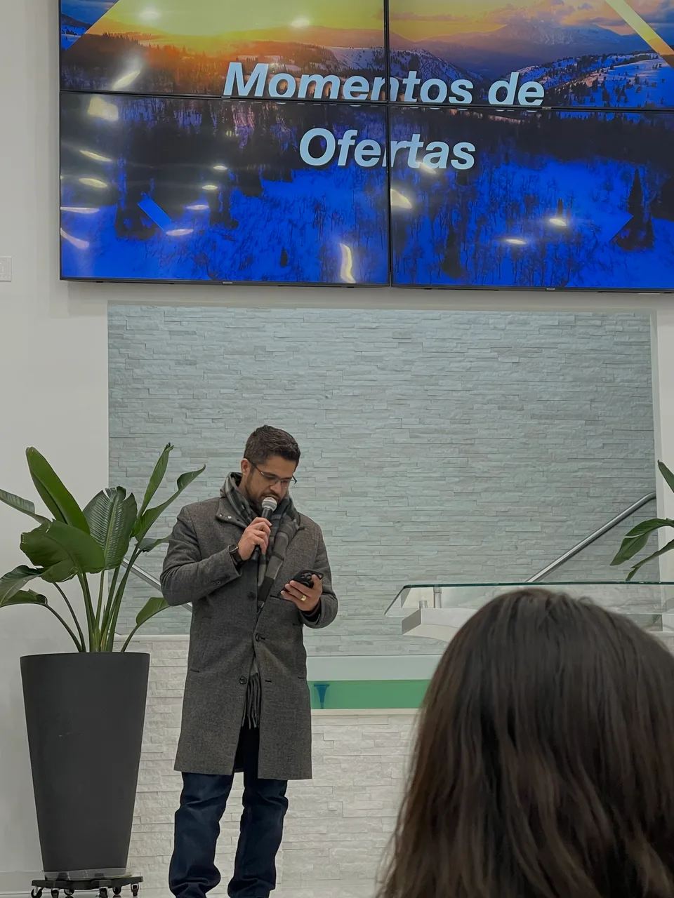 Romulo speaking to a congregation
